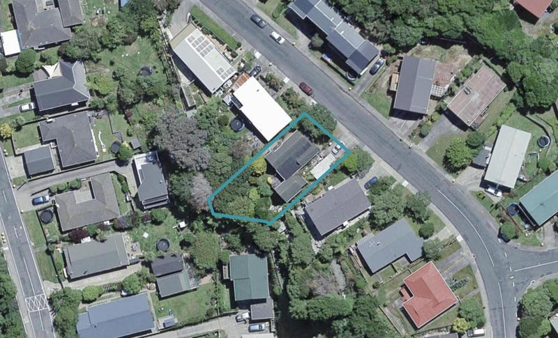 6 Hazlewood Avenue, Karori, Wellington - Carousel 1