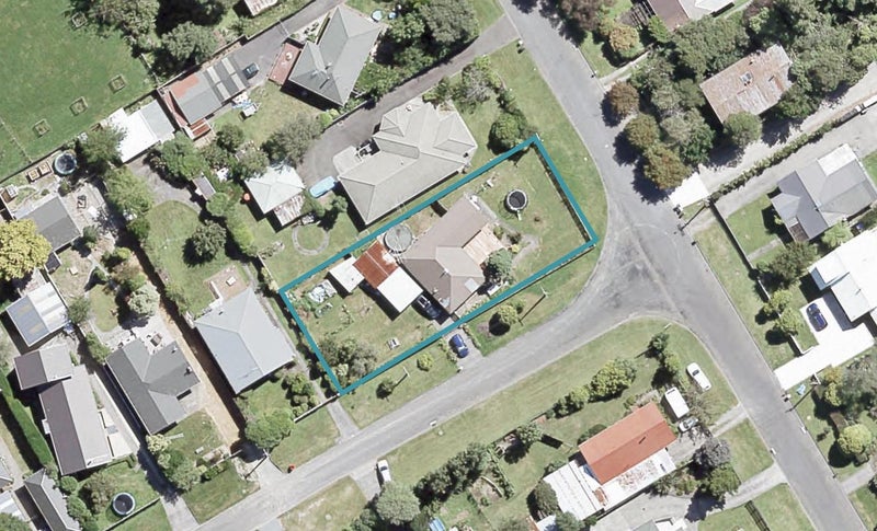 2 Paton Street, Maymorn, Upper Hutt - Carousel 1