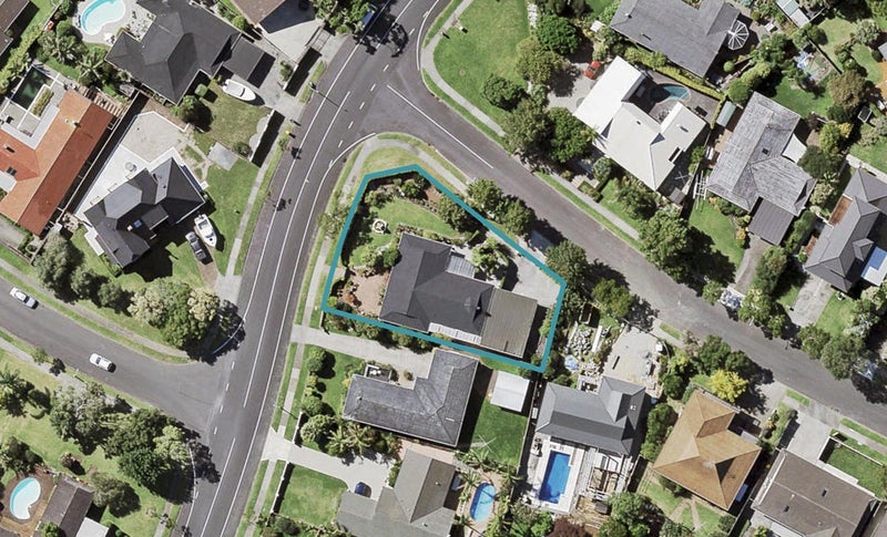 1 Caithness Place, Farm Cove, Auckland - Carousel 1