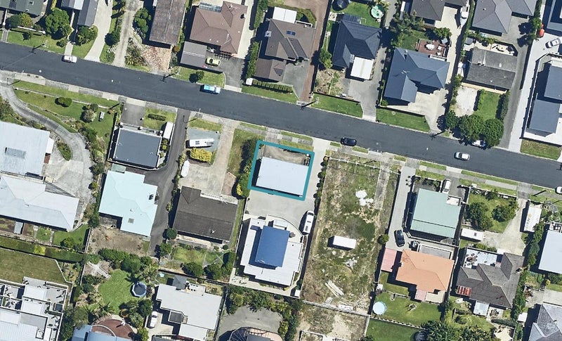27 Seaview Road, Otumoetai, Tauranga - Carousel 1