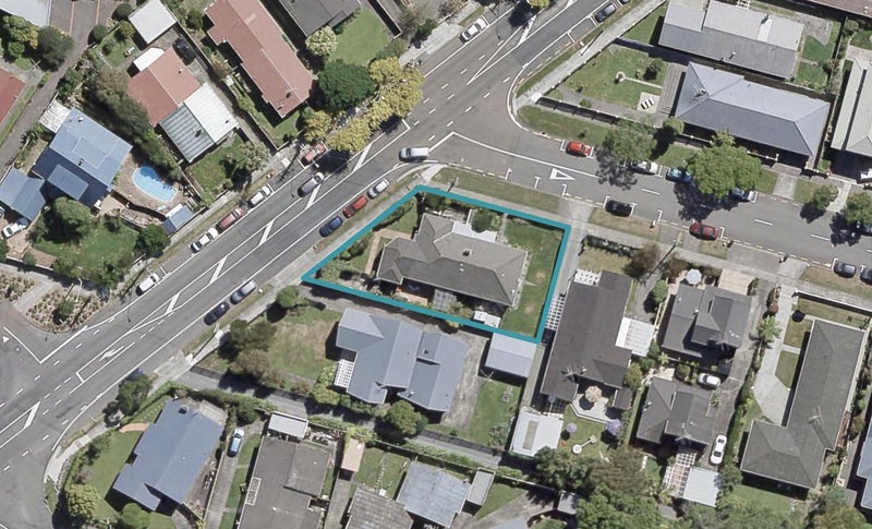 2/2 Copeland Street, Waikanae - Carousel 1