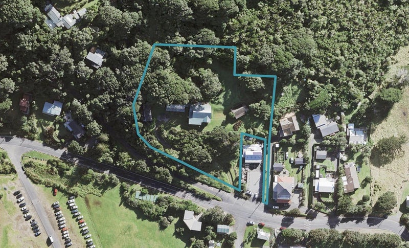 16 Seaview Road, Piha, Piha - Carousel 1