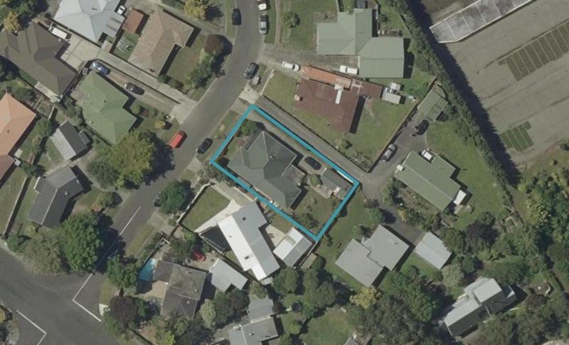 16 Patea Place, Terrace End, Palmerston North - Carousel 1
