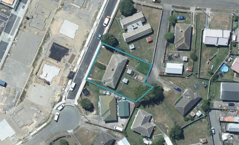 10 Iris Grove, Cannons Creek, Porirua - Carousel 1