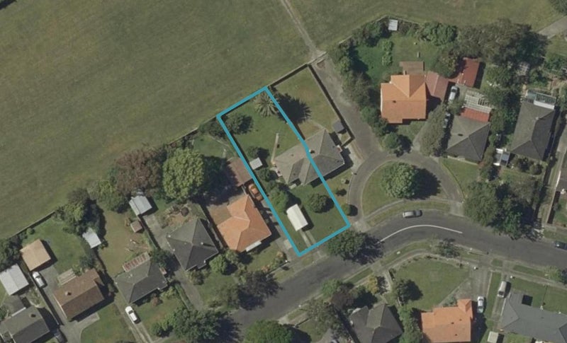 52 Savage Crescent, West End, Palmerston North - Carousel 1