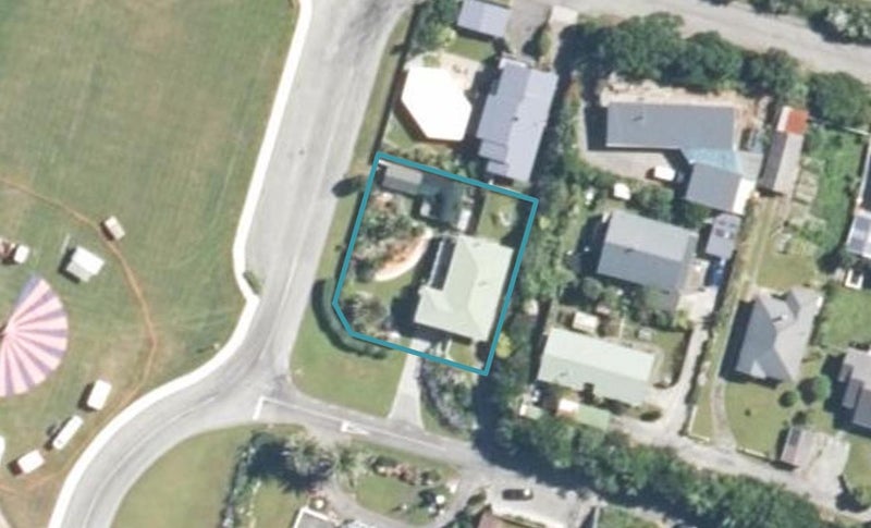 12 Warburton Street, Karoro, Greymouth - Carousel 1