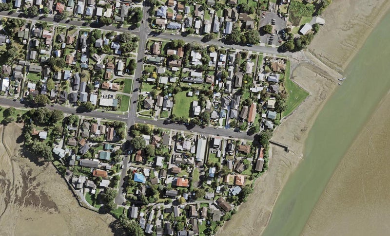 12 Beihlers Road, Weymouth, Auckland - Carousel 1