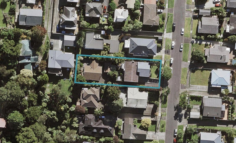 1/5 Wernham Place, Northcote, Auckland - Carousel 1