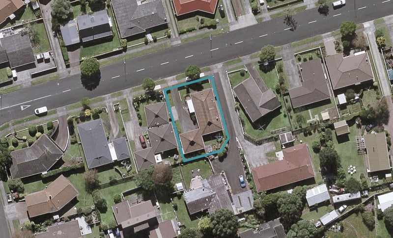 8 Poplar Grove, Whalers Gate, New Plymouth - Carousel 1