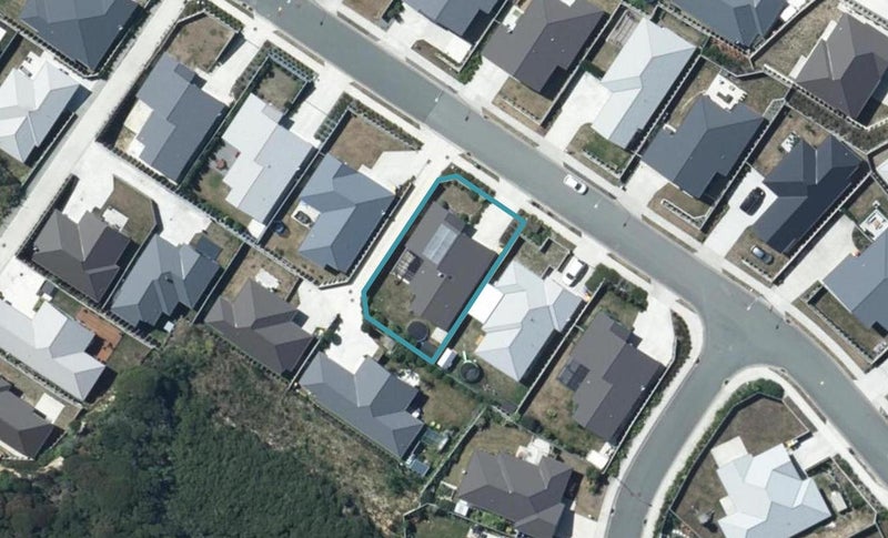 5 Moonsail Drive, Whitby, Porirua - Carousel 1