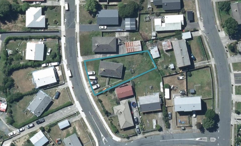 4 Pukaki Grove, Waitangirua, Porirua - Carousel 1