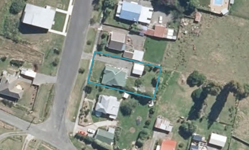 6 Paraekaretu Street, Hunterville - Carousel 1