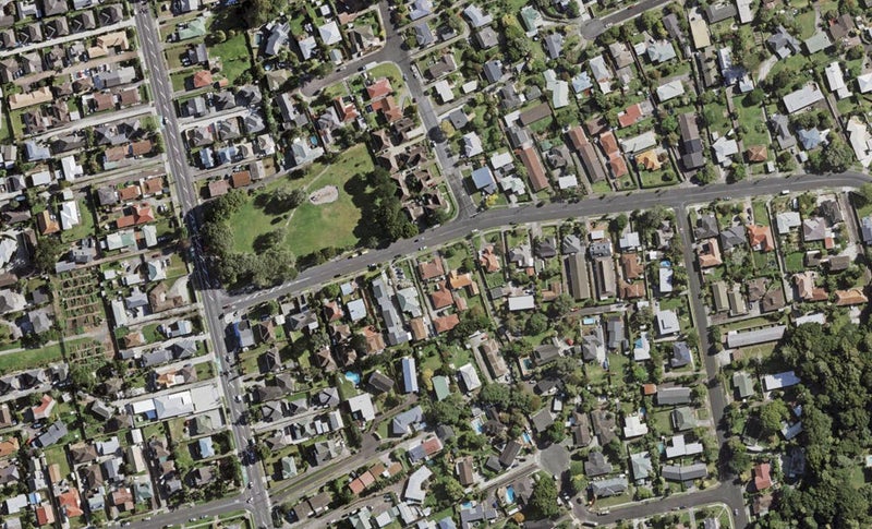 2/11 Grande Vue Road, Hillpark, Auckland - Carousel 1