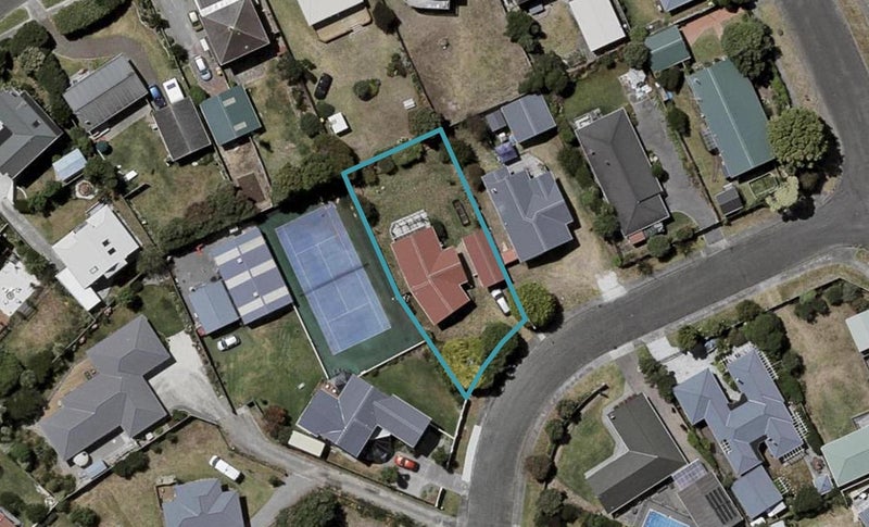 8 Adrian Grove, Waikanae Beach, Waikanae - Carousel 1