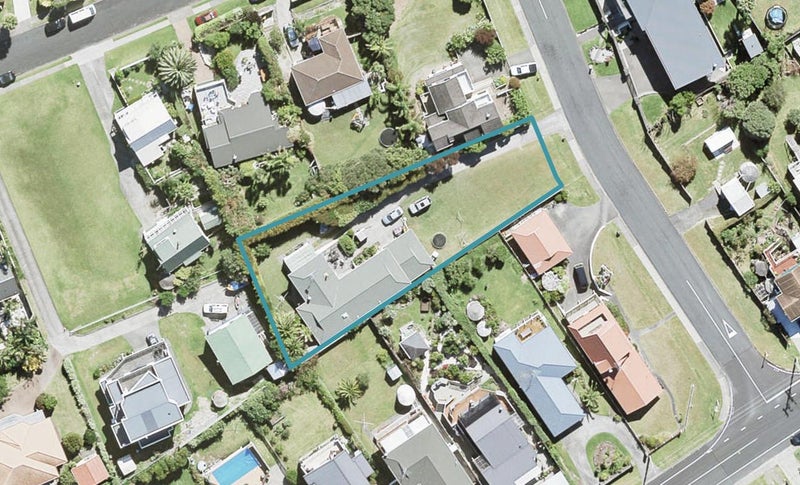 4 Motuketekete Avenue, Army Bay, Whangaparaoa - Carousel 1