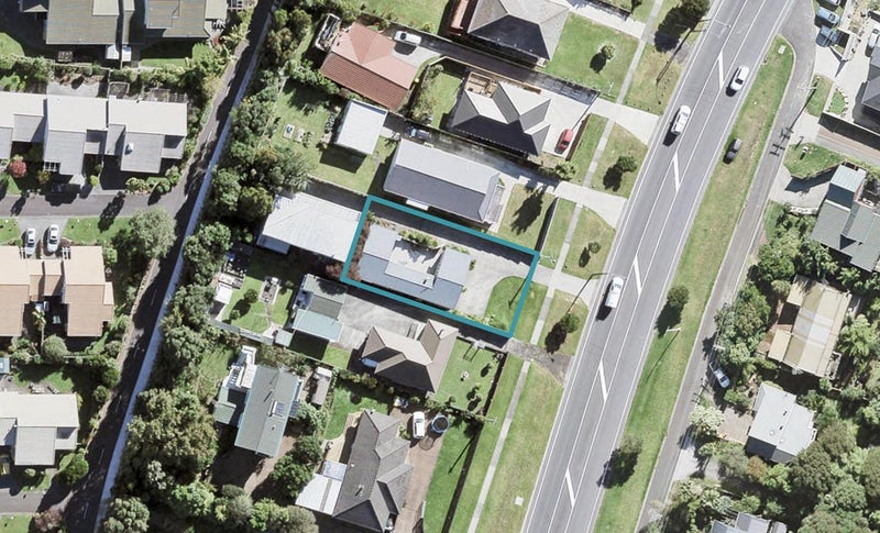 916 East Coast Road, Northcross, Auckland - Carousel 1