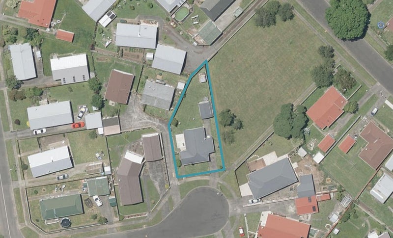 7 Fraser Place, Aramoho, Whanganui - Carousel 1