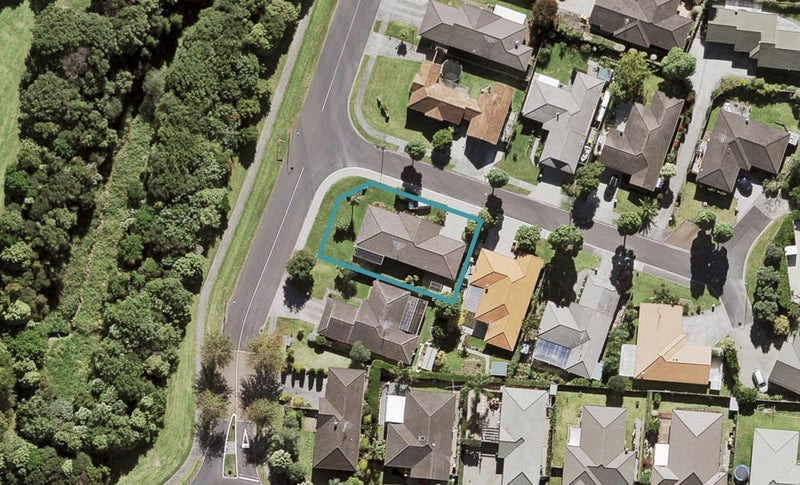 1 Stonegate Close, Westgate, Auckland - Carousel 1