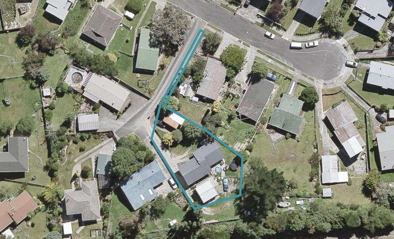 47 Edelweiss Grove, Timberlea, Upper Hutt - Carousel 1