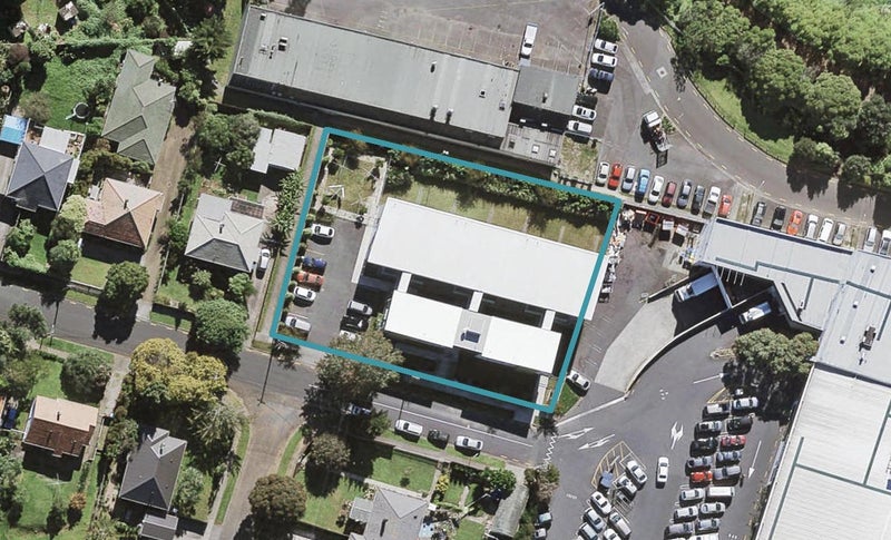 1/12 Henshaw Avenue, Three Kings, Auckland - Carousel 1