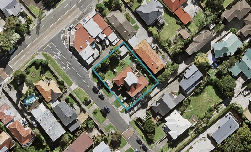 2 Belfast Street, Hillsborough, Auckland - Carousel 1