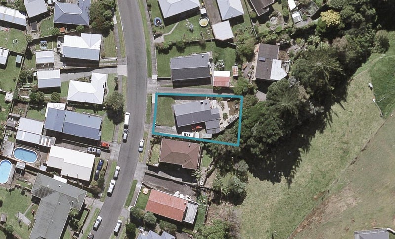 44 Rosendale Avenue, Spotswood, New Plymouth - Carousel 1