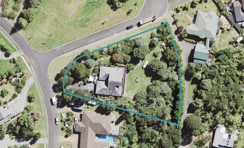13 Laingfield Terrace, Laingholm, Auckland - Carousel 1