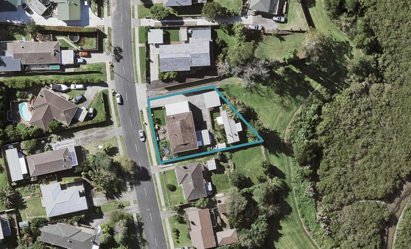 62 Ennis Avenue, Pakuranga Heights, Auckland - Carousel 1