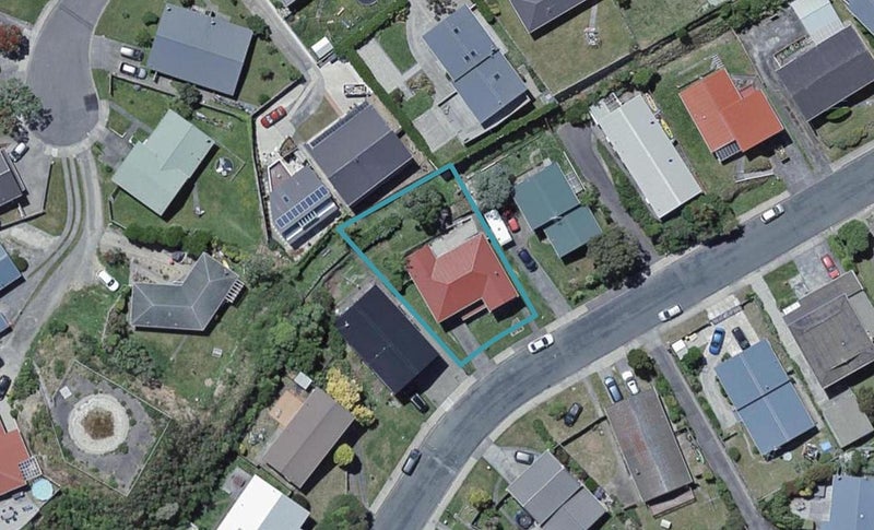 19 Somes Crescent, Newlands, Wellington - Carousel 1