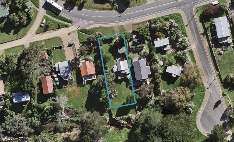 19 Mitchell Road, Surfdale, Waiheke Island - Carousel 1