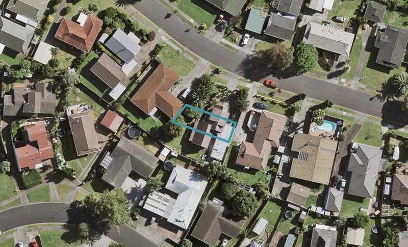 2/10 Glengowan Place, Conifer Grove, Takanini - Carousel 1