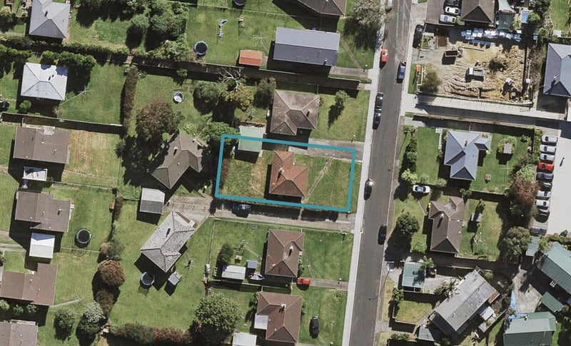 68 Greenslade Crescent, Northcote, Auckland - Carousel 1