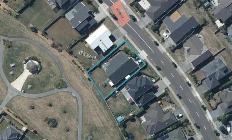 127 Te Puia Drive, Aotea, Porirua - Carousel 1