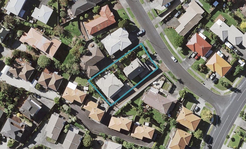 1/12 Kells Place, Botany Downs, Auckland - Carousel 1