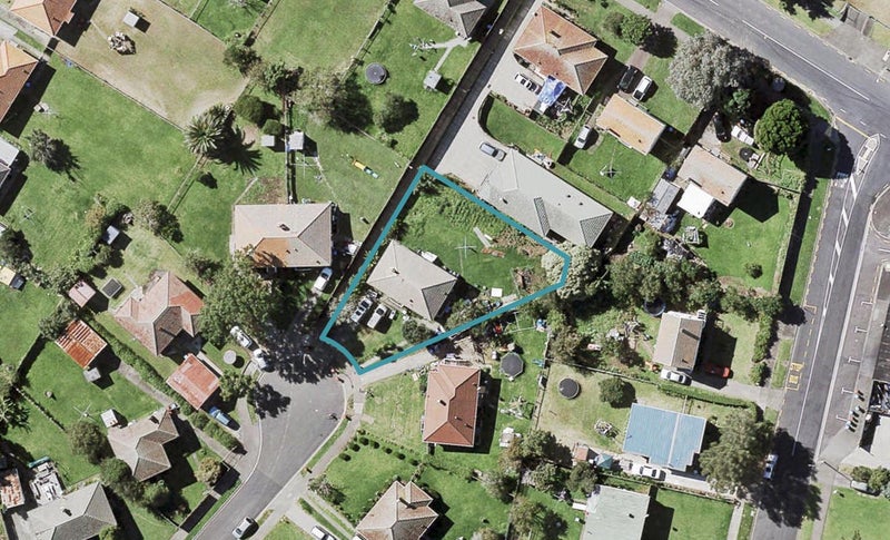 14 Delemere Place, Glen Innes, Auckland - Carousel 1