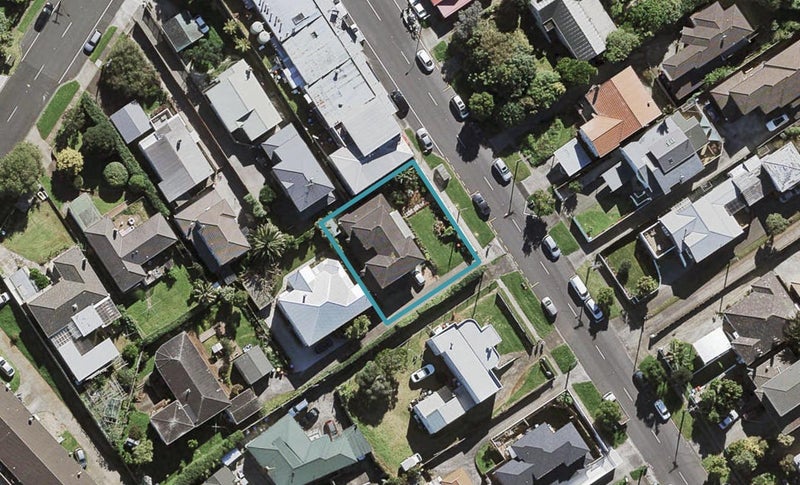 1 Hayr Road, Three Kings, Auckland - Carousel 1