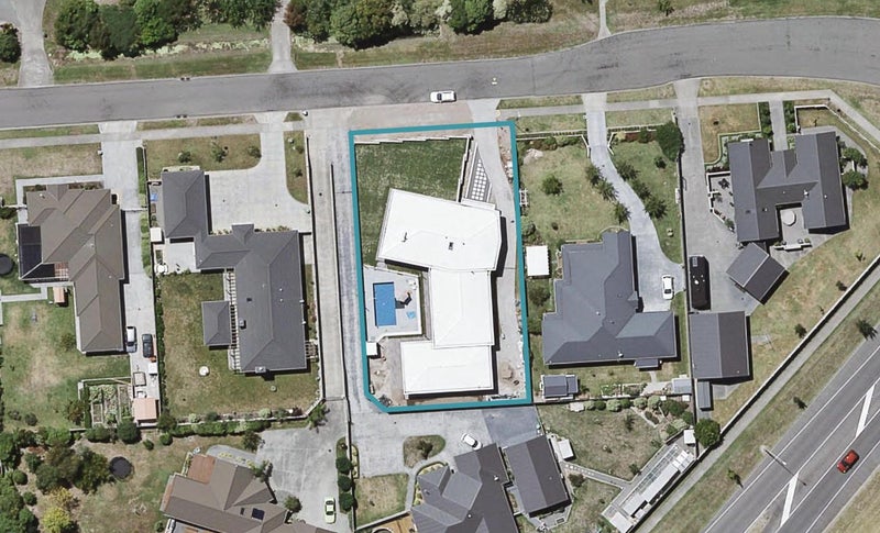 6 Oak Place, Poraiti, Napier - Carousel 1