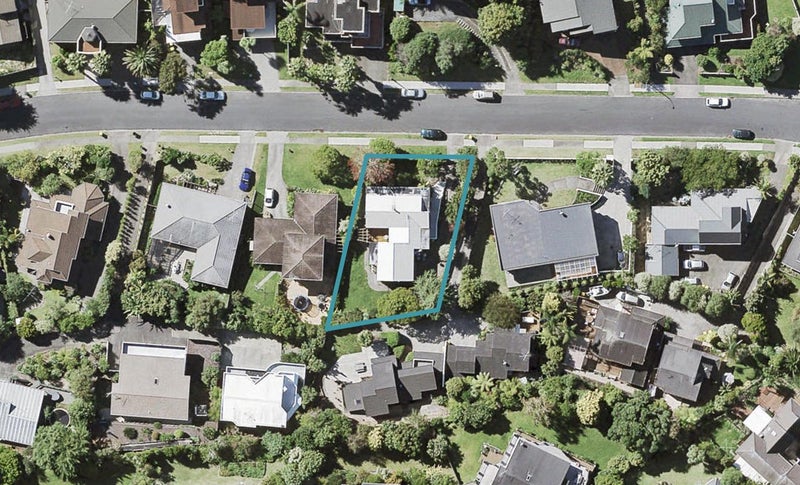 16 Penguin Drive, Murrays Bay, Auckland - Carousel 1