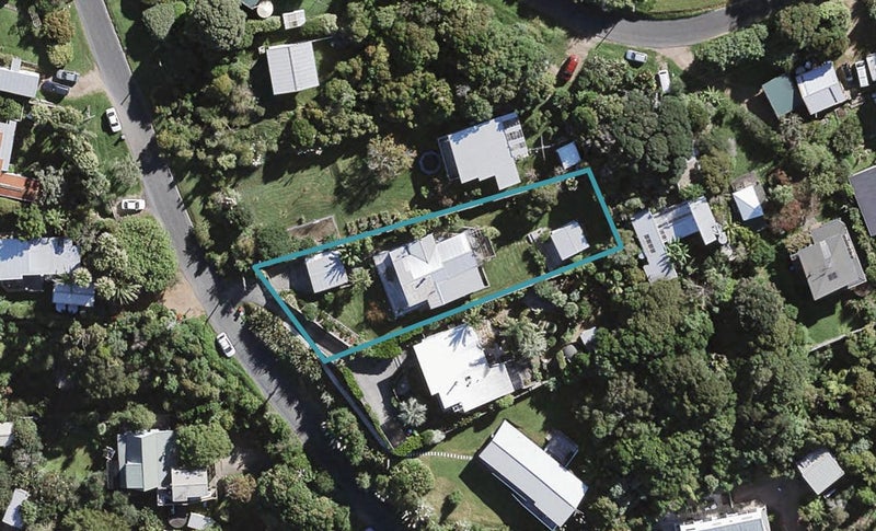 42 Kiwi Street, Oneroa, Waiheke Island - Carousel 1