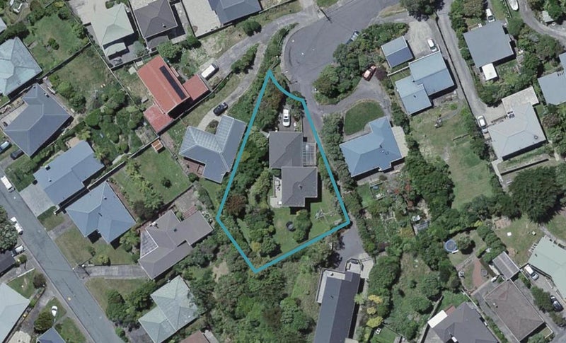 14 Kinapori Terrace, Newlands, Wellington - Carousel 1