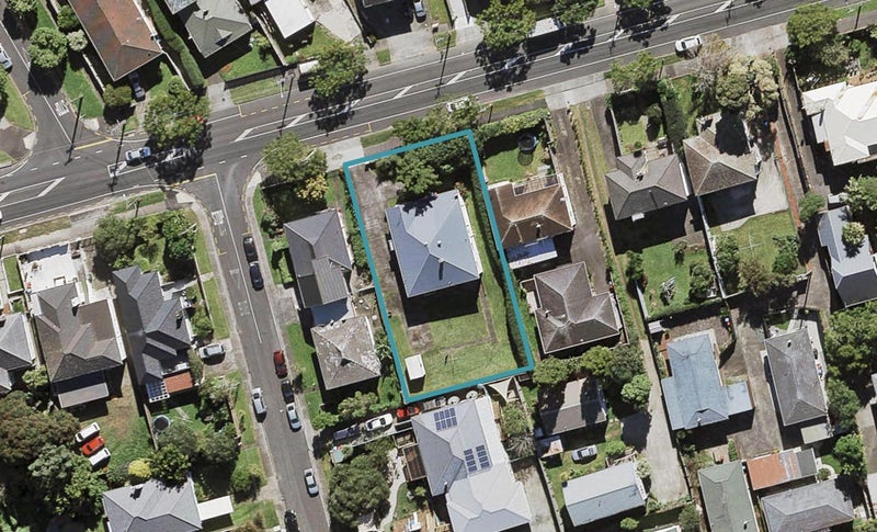 46 Owairaka Avenue, Mount Albert, Auckland - Carousel 1