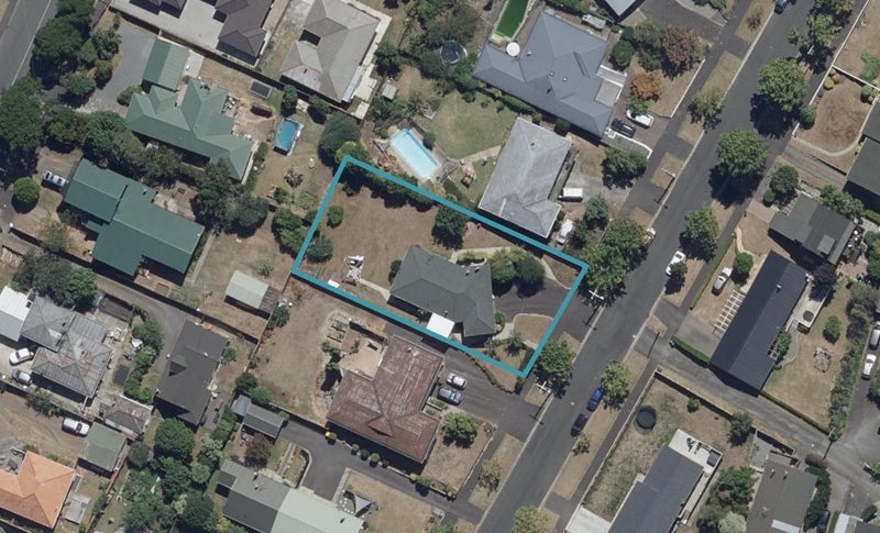 27 Acacia Crescent, Glenview, Hamilton - Carousel 1