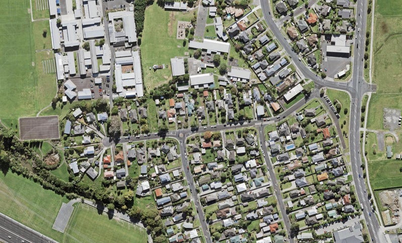 1/15 Toru Street, Te Atatu Peninsula, Auckland - Carousel 1