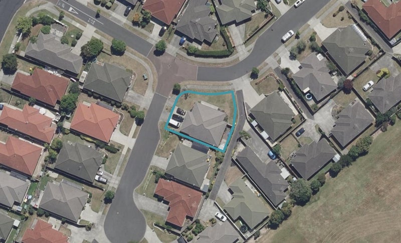 1 Grevillea Place, Melville, Hamilton - Carousel 1