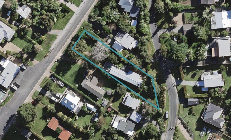 5 Kiwi Street, Oneroa, Waiheke Island - Carousel 1