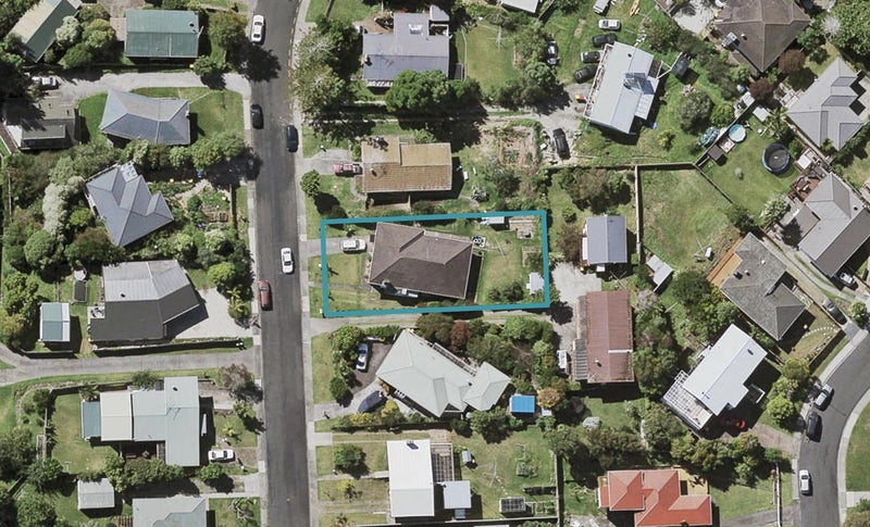 17 Lyford Crescent, Sunnynook, Auckland - Carousel 1
