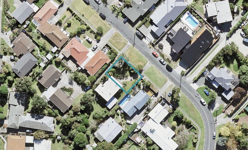 13A Rock Isle Road, Torbay, Auckland - Carousel 1