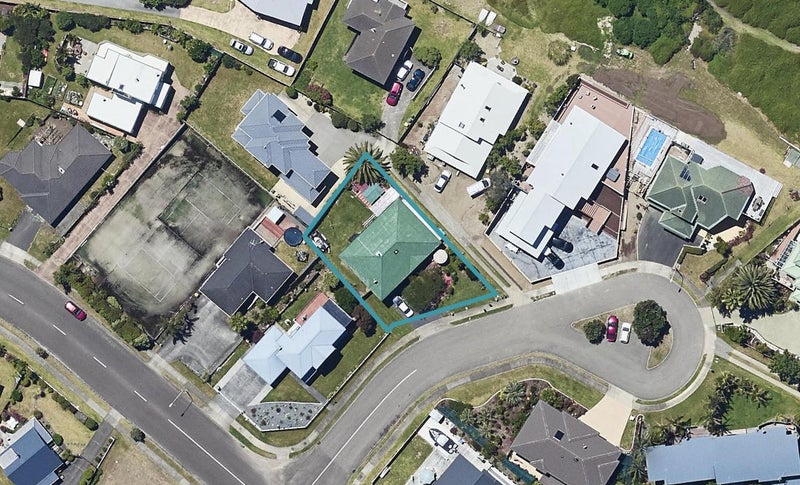 2 Commodores Close, Coastlands, Whakatane - Carousel 1