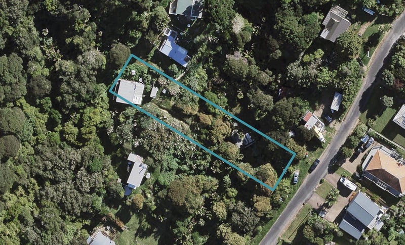 19 Beatty Parade, Surfdale, Waiheke Island - Carousel 1