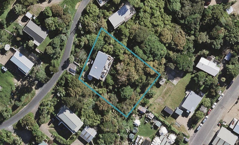 6 Beresford Avenue, Surfdale, Waiheke Island - Carousel 1